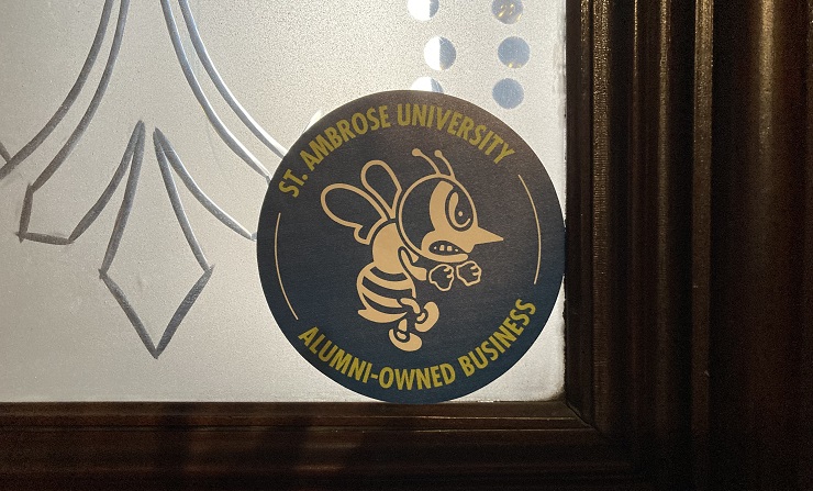bee decal saying SAU Alumni-Owned Business